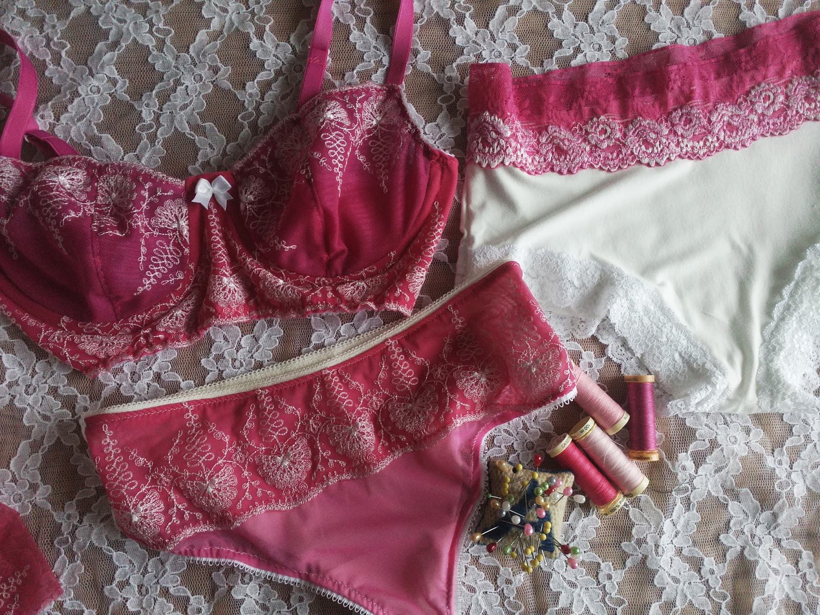 It's Sew Easy to Sew Lingerie, My Collection in Pink!