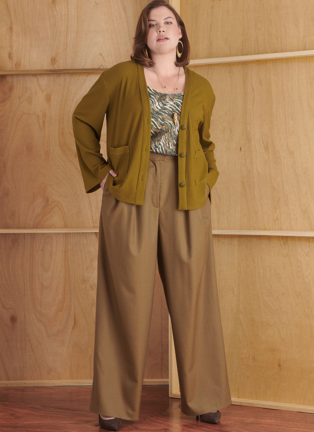 S9827 ( Women's Pants in Two Lengths, Camisole and Cardigan
