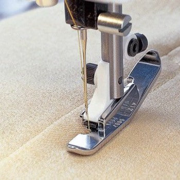 Husqvarna Viking Narrow Zip Foot from Jaycotts Sewing Supplies