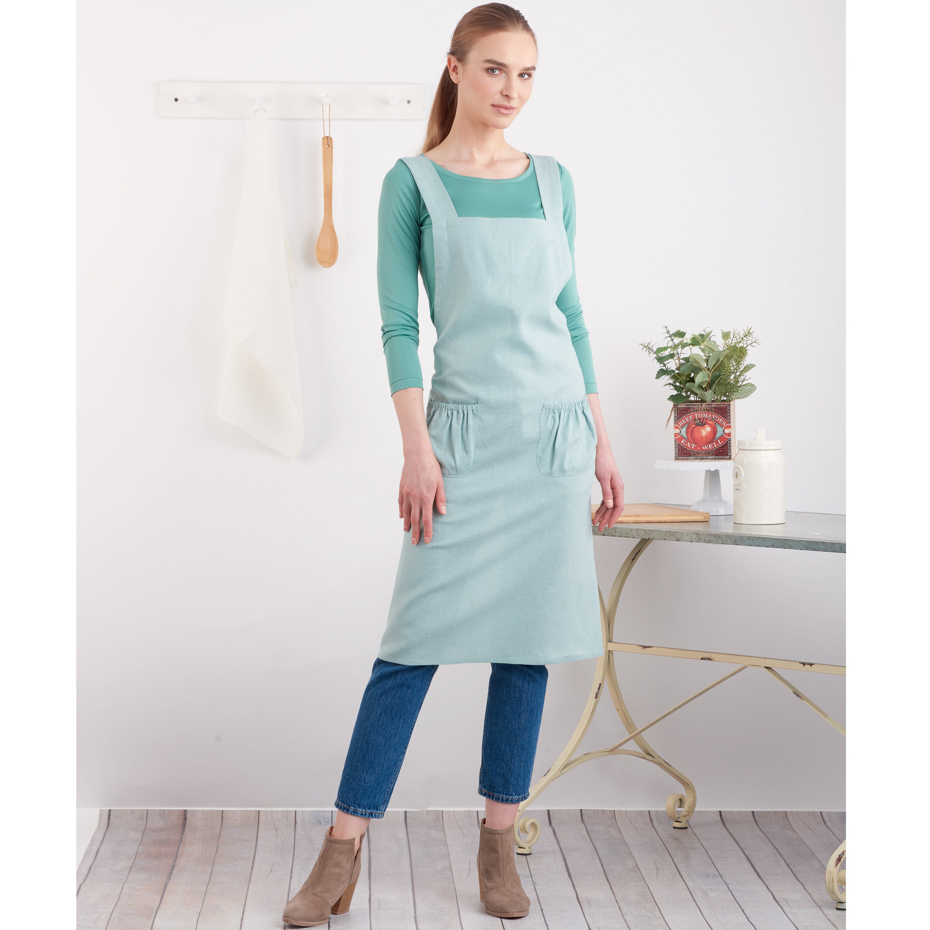 Simplicity Sewing Pattern 9436 Adults' and Children's Aprons from Jaycotts Sewing Supplies