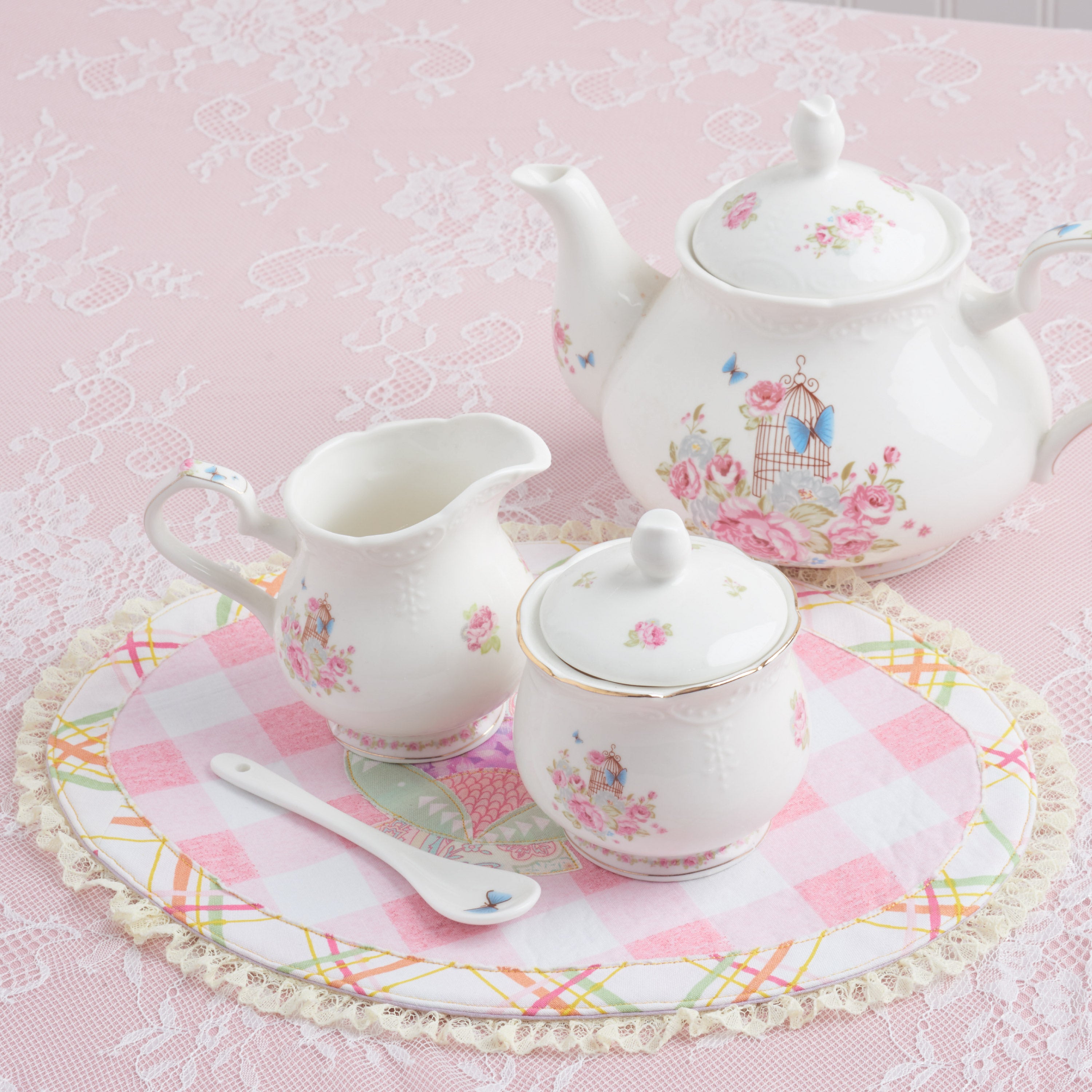 Simplicity 9573 Tabletop Accessories pattern from Jaycotts Sewing Supplies